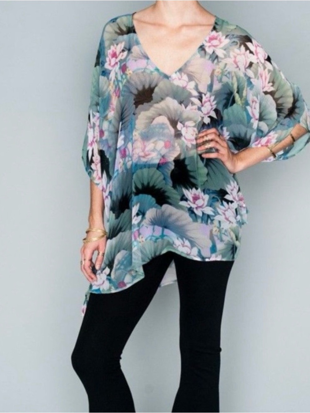 SMYM Show Me Your MuMu Water Lily Peta Tunic Small
Style No. MR4-15 WL 10